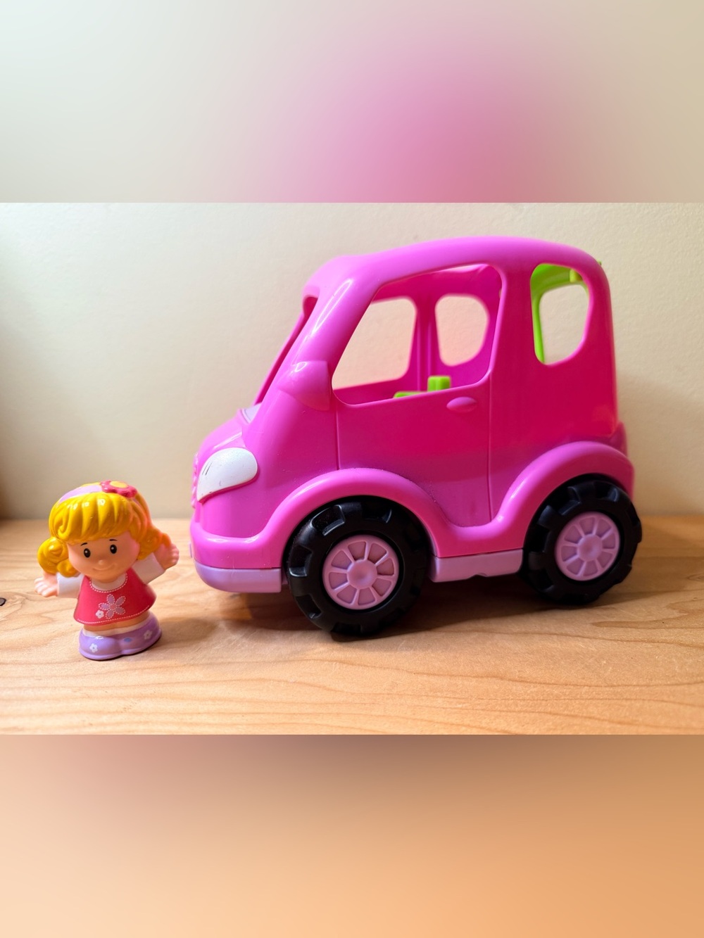 Fisher Price Little People Dollhouse Pink SUV Musical Mini-Van w/blonde Mom 2013